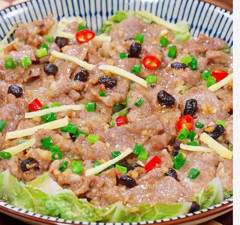 Steamed pork with black soybeans